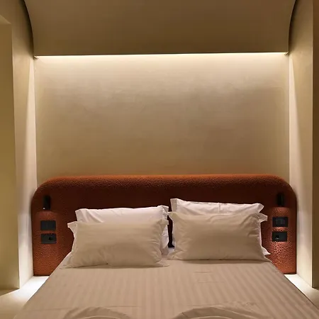 Luxuria Center
