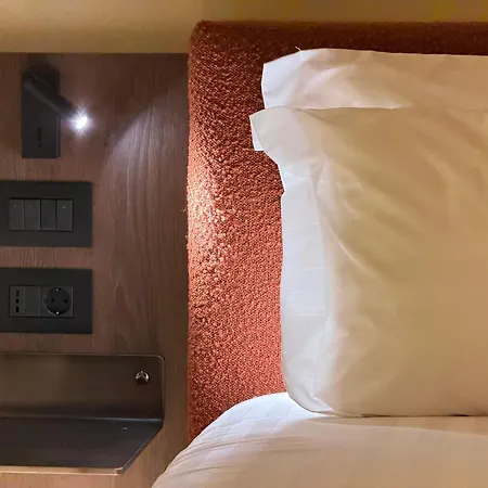 Luxuria Center *